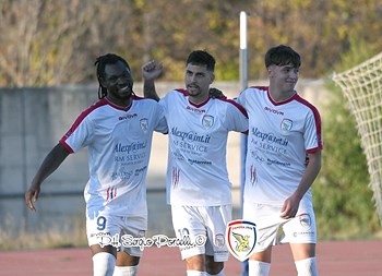 Canosa Calcio, “e quindi uscimmo a riveder le stelle”. Il 3-5-1-1 la svolta, rossoblù micidiali nella prima mezz’ora