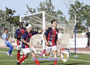 Finale play-off Eccellenza, il Canosa si aggiudica l'andata: 2-0 nel segno di Mangialardi e Jimenez. Fra 7 giorni il ritorno a Gela