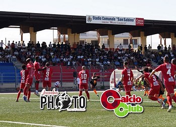 Il Canosa Calcio ci prova ma non basta: col Borgorosso al “San Sabino” è 0-0