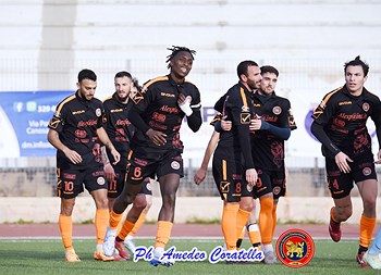 Canosa Calcio, a Mola è solo 0-0. Rossoblù spreconi, i play-off si allontanano