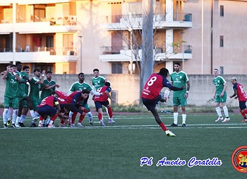 Canosa Calcio, “The show must go on”: ultima del girone d’andata vietata ai deboli di cuore. I rossoblù sfidano il Bisceglie di Pignataro