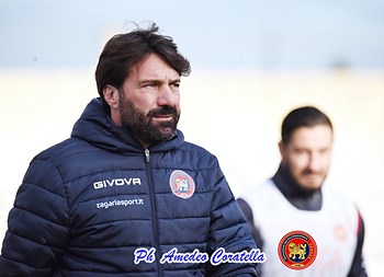 Canosa Calcio, mister Zinfollino: «Difficile fare un bilancio, abbiamo bisogno della spinta dei tifosi»